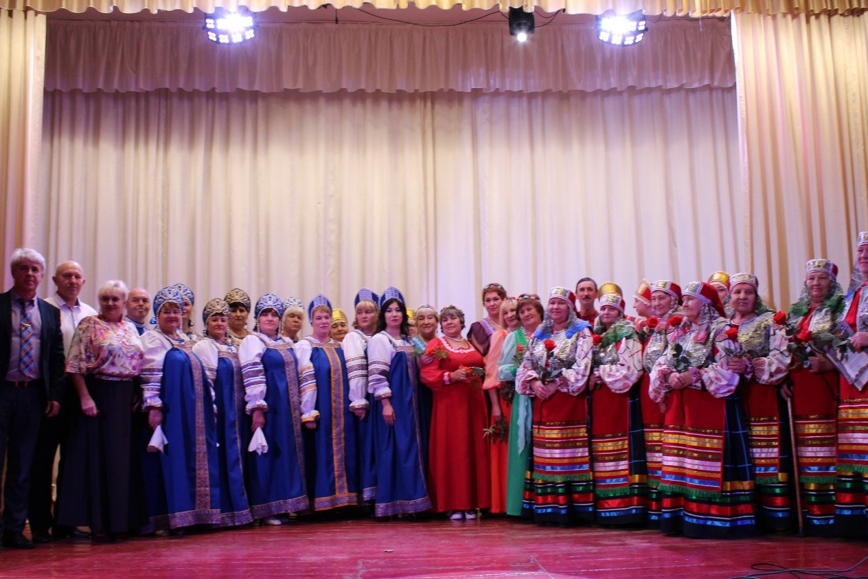 Участники фестиваля «Поёт село родное»