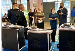 Депутаты передали в школы Тамбовского района четыре компьютера