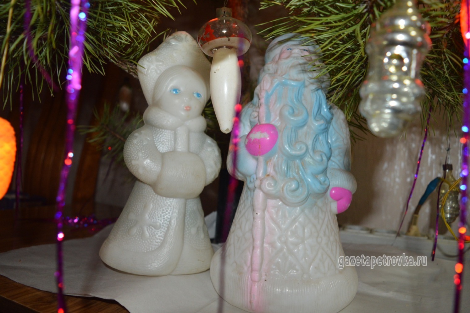 Дед Мороз и Снегурочка – пластмассовые