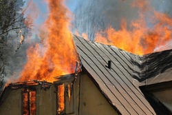 В Котовске двое друзей, решив пожарить шашлыки, спалили чужую дачу