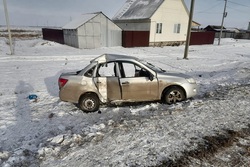 В Токаревке водитель "Лады" врезался в столб: пострадали двое