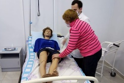 На базе симуляционного центра ТГУ проводят профессиональную подготовку сиделок