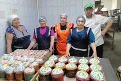 Знаменские пекари испекли и отправили пасхальные куличи участникам СВО 