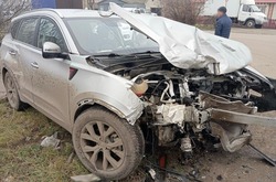 В Тамбове столкновение двух иномарок привело к госпитализации водителя минивена