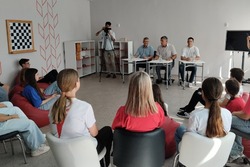 Участник программы «Время героев» Константин Кутейников встретился с молодежью Уварова