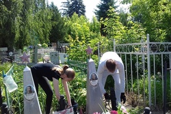 В Тамбове провели уборку воинских захоронений на Петропавловском кладбище
