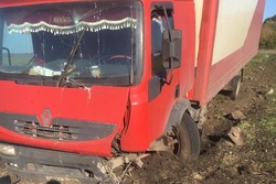 В Тамбовской области водитель легковушки врезался в большегруз