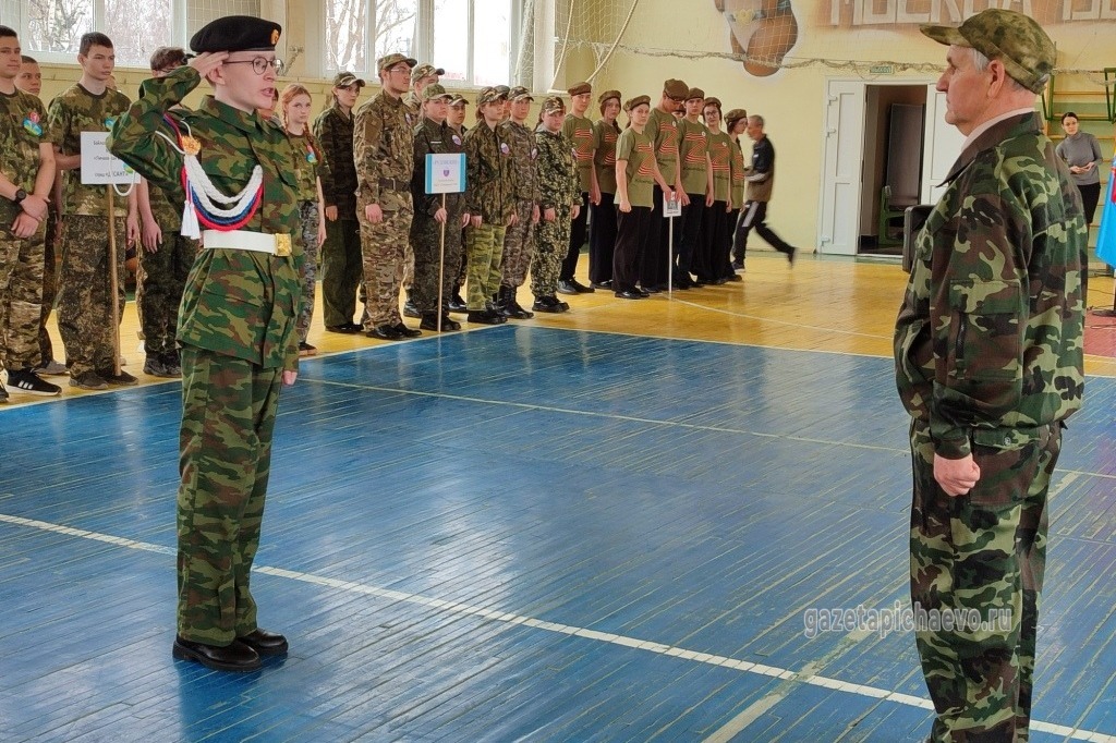 Командиры отрядов рапортовали о готовности к игре главному судье Сергею Куликову