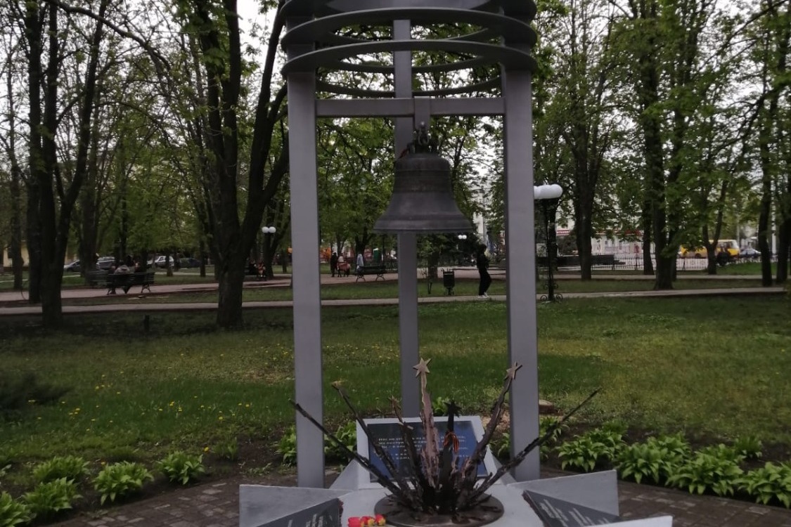 Памятник в Луганске жертвам удара ВСУ