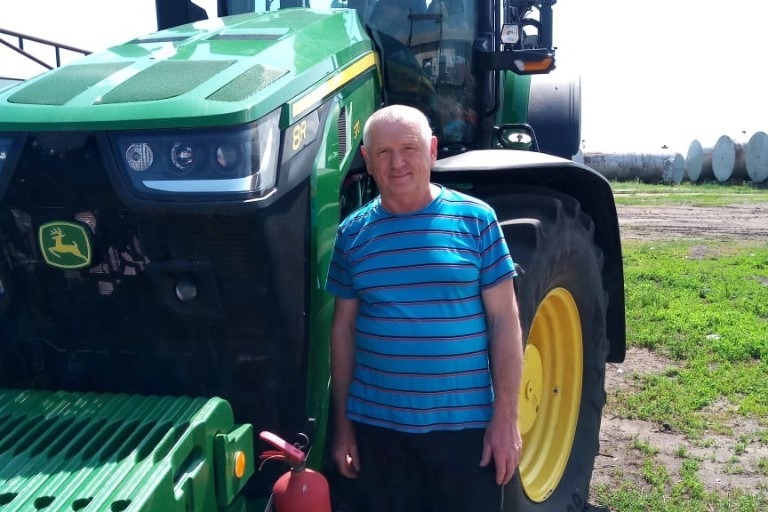 Максим Егоров поздравил инжавинского механизатора с присвоением звания ...