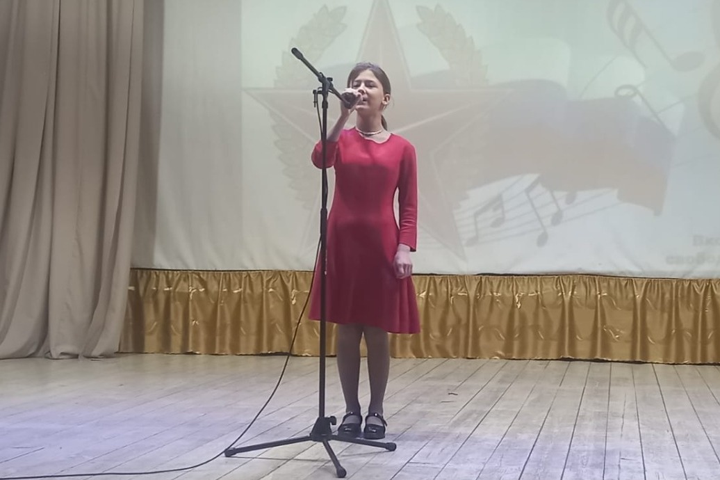 Варвара Поздныхова с песней «Защитники Отечества»
