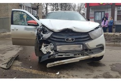 В Тамбове водитель такси врезался в "Форд": есть пострадавшие