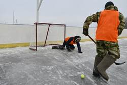 В Лысых горах прошёл турнир по хоккею в валенках (ФОТО)