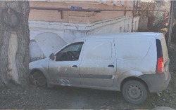 В Мичуринске «Лада» столкнулась с  «Ниссаном» и врезалась в дом