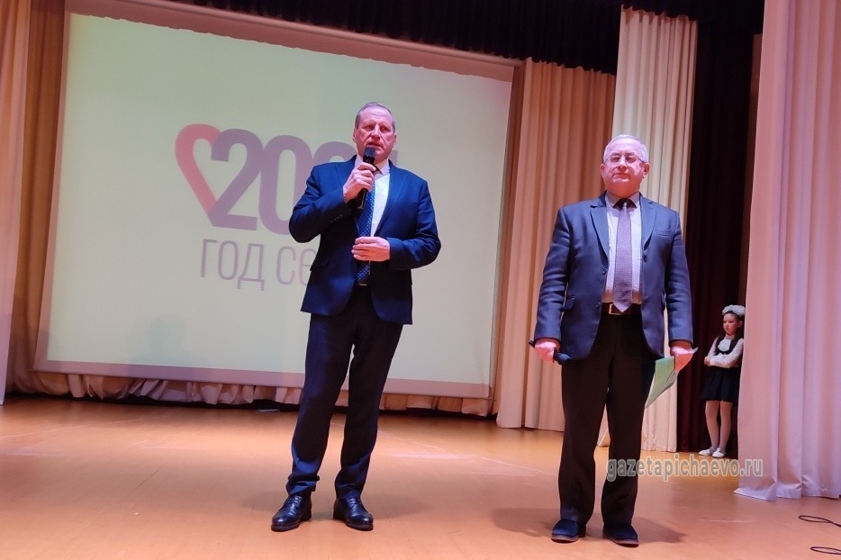 Виктор Лазутин и Олег Киселёв торжественно открыли Год семьи в Пичаевском округе