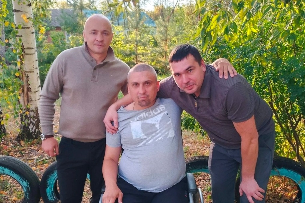 Вячеслав с друзьями