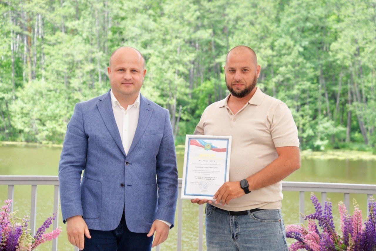 Подпись к фото: Алексей Архипов победил в номинации "Лучший предприниматель в общественном питании"