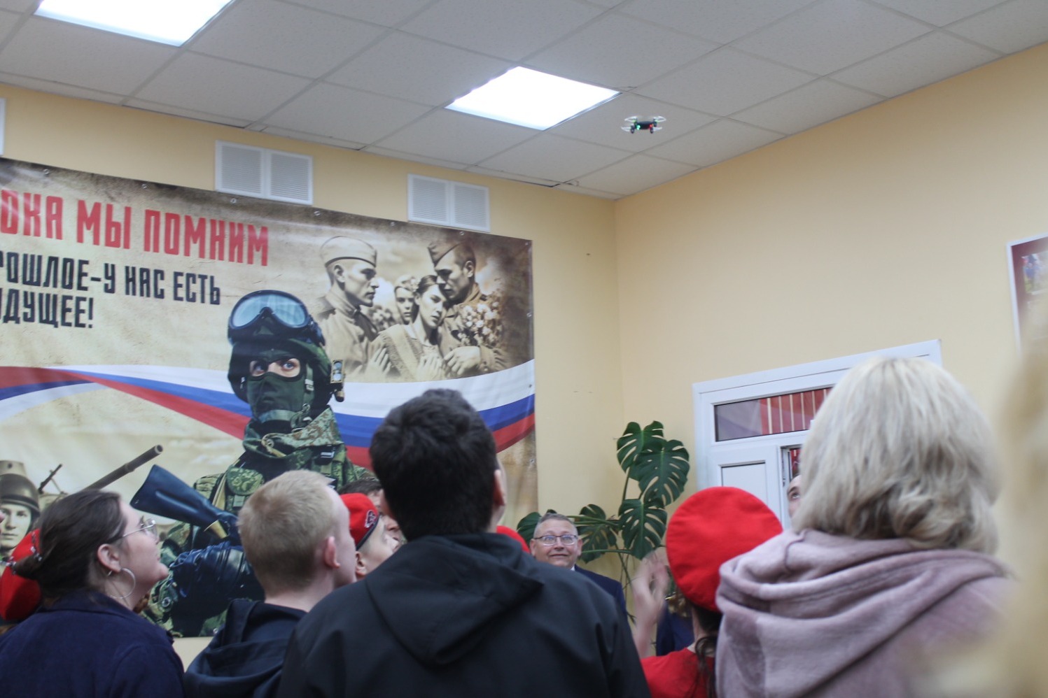 У стенда кирсановского аграрно-промышленного колледжа демонстрировали полёт БПЛА