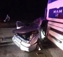 В Знаменском округе 20-летний водитель «Лады» погиб при столкновении с фурой