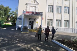 Важные дни: горожане активно голосуют в школе № 22 областного центра