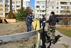 В Тамбове на Рылеева ремонтируют хоккейную коробку