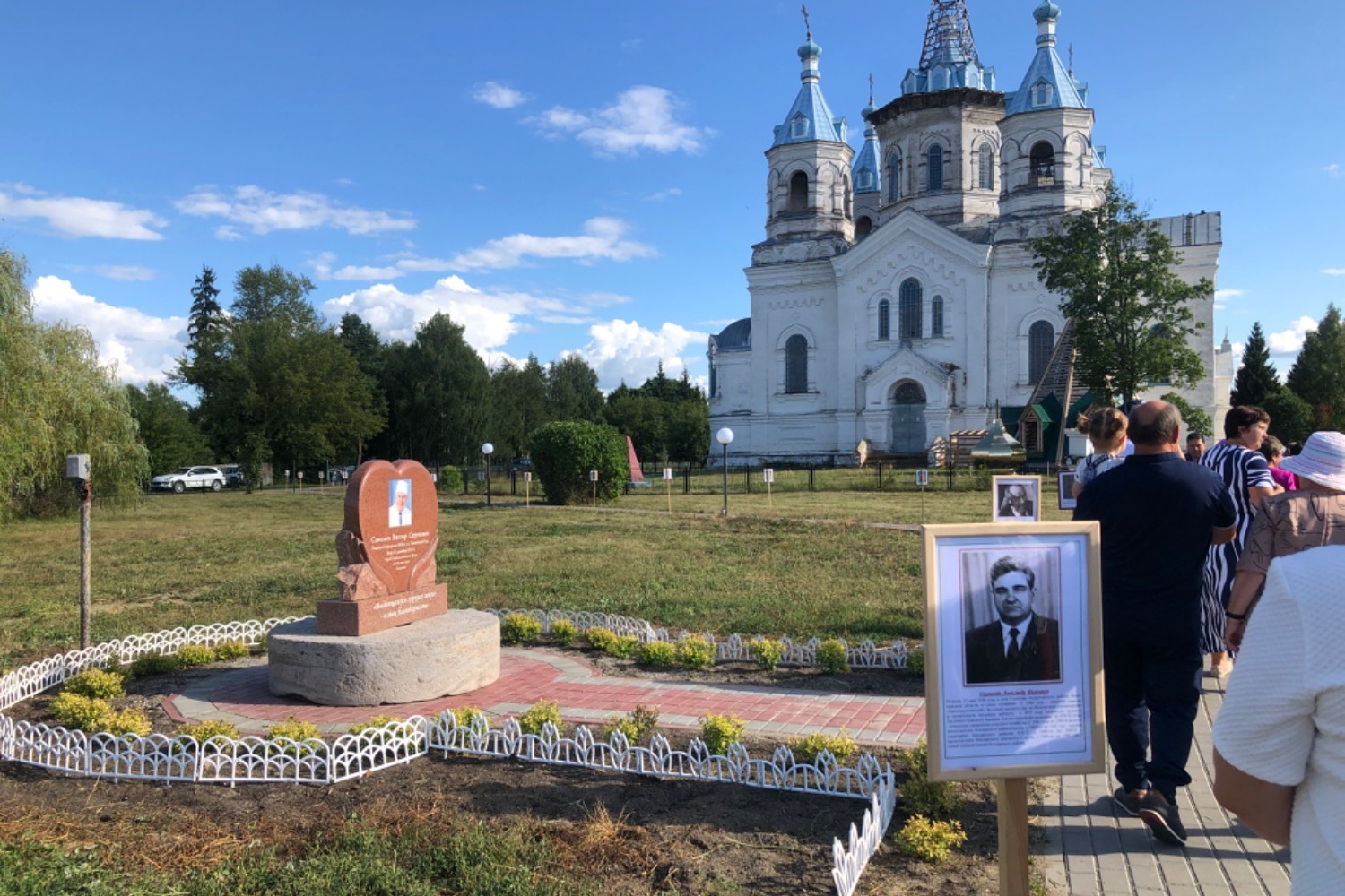 Памятник хирургу Виктору Савельеву