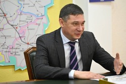 Евгений Первышов поздравил жителей области с Днём Конституции РФ