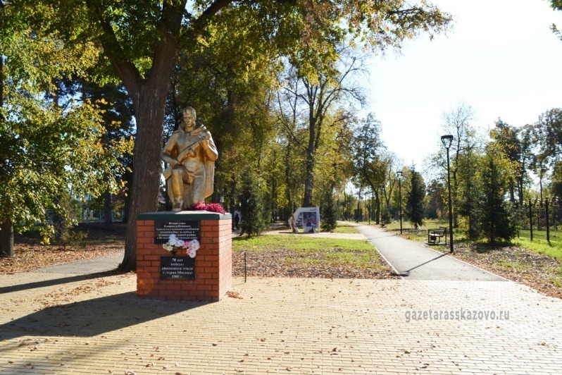 Памятник работникам Арженского суконного комбината, погибшим в Великую Отечественную войну