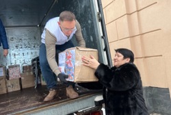 Тамбовская область отправила новогодние подарки детям Новоайдарского округа ЛНР