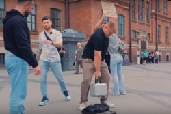 Мичуринский силач сумел поднять молот скандинавского бога