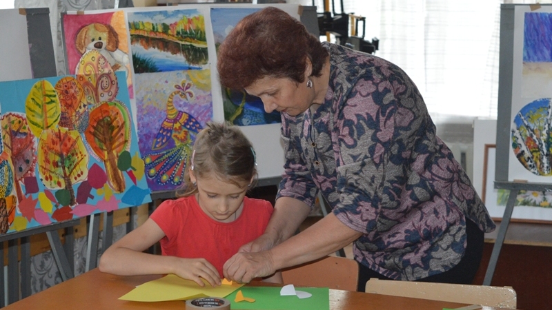 знакомим дошкольников с искусством. золотая хохлома фотоотчет в детском саду. занятия по изобразительной деятельности. изо для дошкольников. семинар по изо с детьми инвалидами.