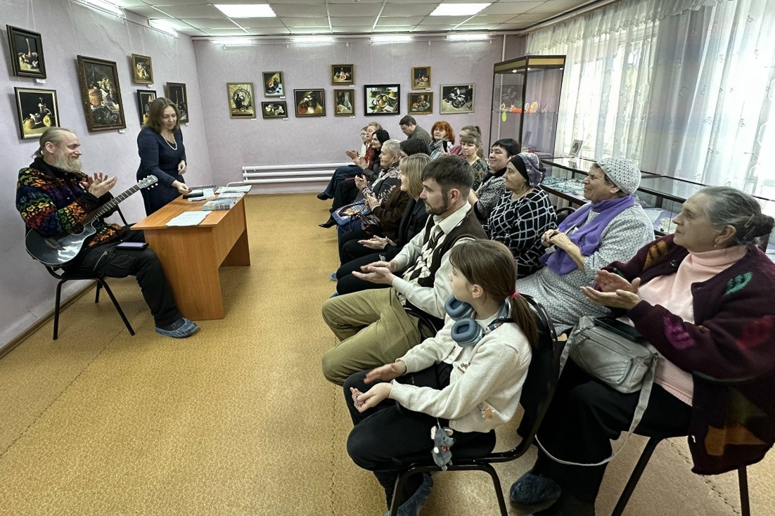 На презентации сборника «Моему зумеру» в краеведческом музее