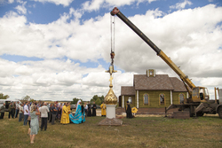 Глава Тамбовской митрополии освятил крест и купол храма в Токаревском районе