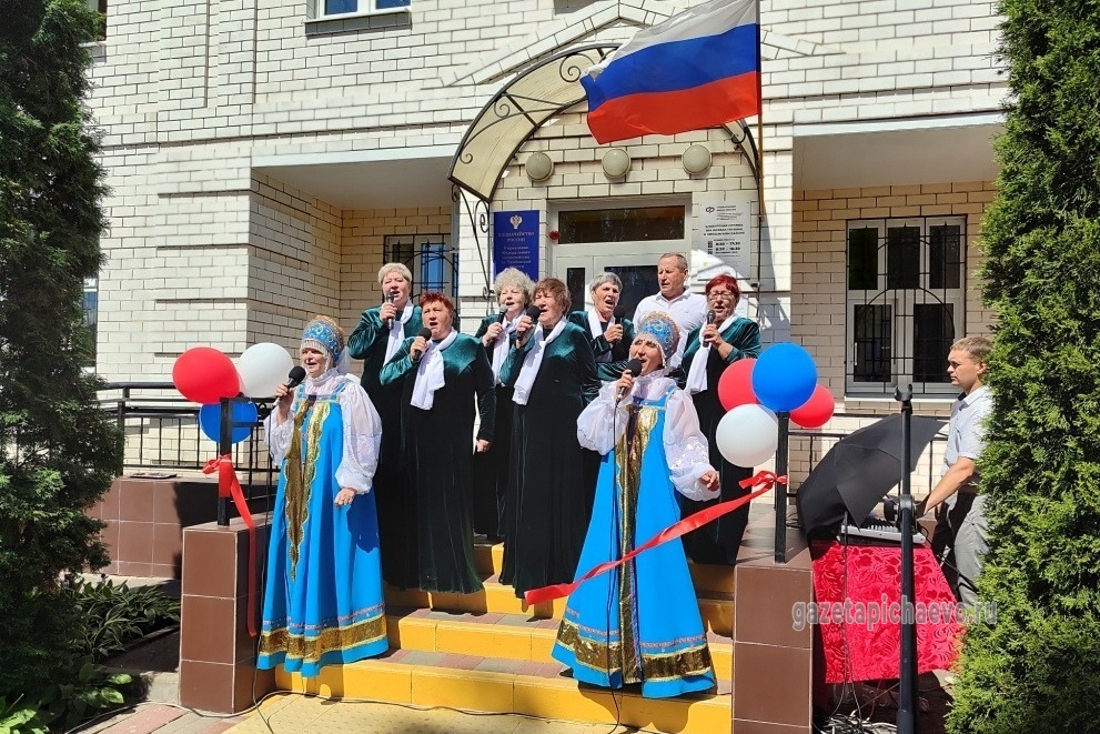 Выступает вокальная группа «Ветеран»
