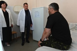 Глава региона навестил в больнице пострадавших при ЧП на пороховом заводе