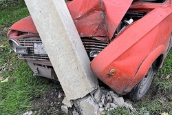В Тамбове "ВАЗ" врезался в столб: водитель и пассажирка в больнице