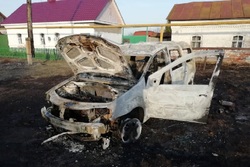 Жительница Сосновского района при сжигании травы спалила автомобиль соседа