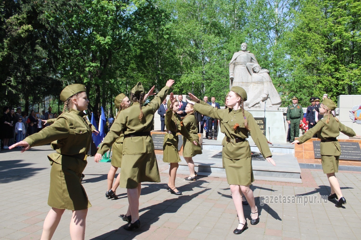 «Вальс Победы» в Сатинке