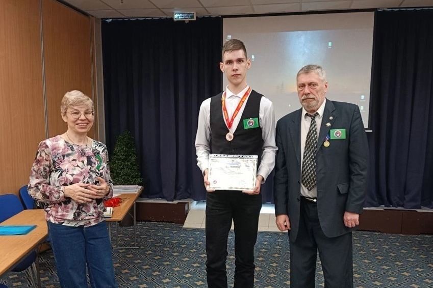 Дмитрий Юрлов с наградами
