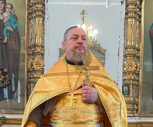 Кто служит в церкви