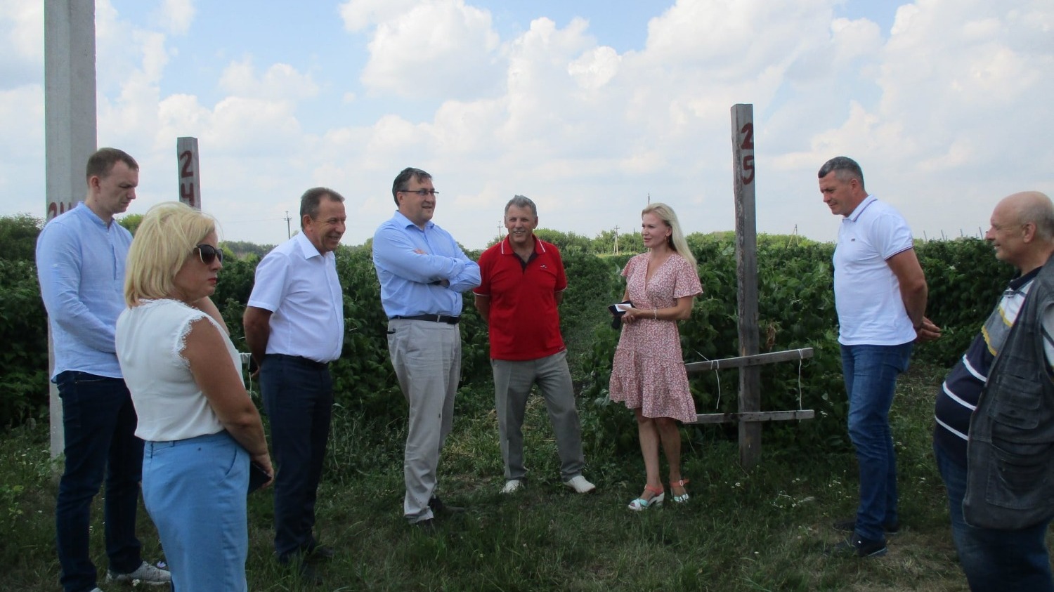 Попутно областная делегация побывала на ягодной ферме «Витамины в ладошке».
