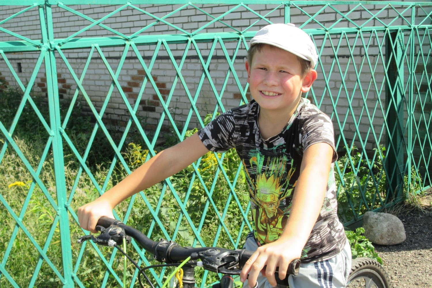 Велосипед - верный «конь» десятилетнего Максима Добрынина.