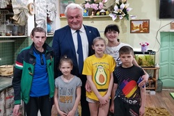 Евгений Матушкин помог приобрести тренажёр для перенесшего инсульт школьника из Мичуринска