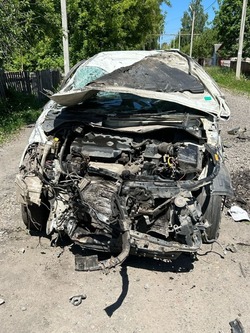 В Токарёвке пьяный водитель «Ниссана» врезался в столб: пострадали четверо