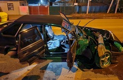 В Тамбове на Бастионной «ВАЗ» врезался в столб: пострадали двое