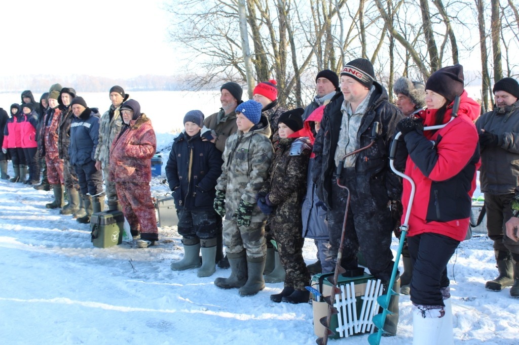Участниками турнира стали свыше 40 любителей зимней рыбалки