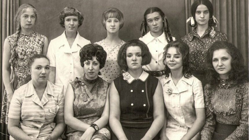 Первый выпуск хореографической школы, 1973 год. В центре - Любовь Бендерская. Фото из архива Любови Бендерской.