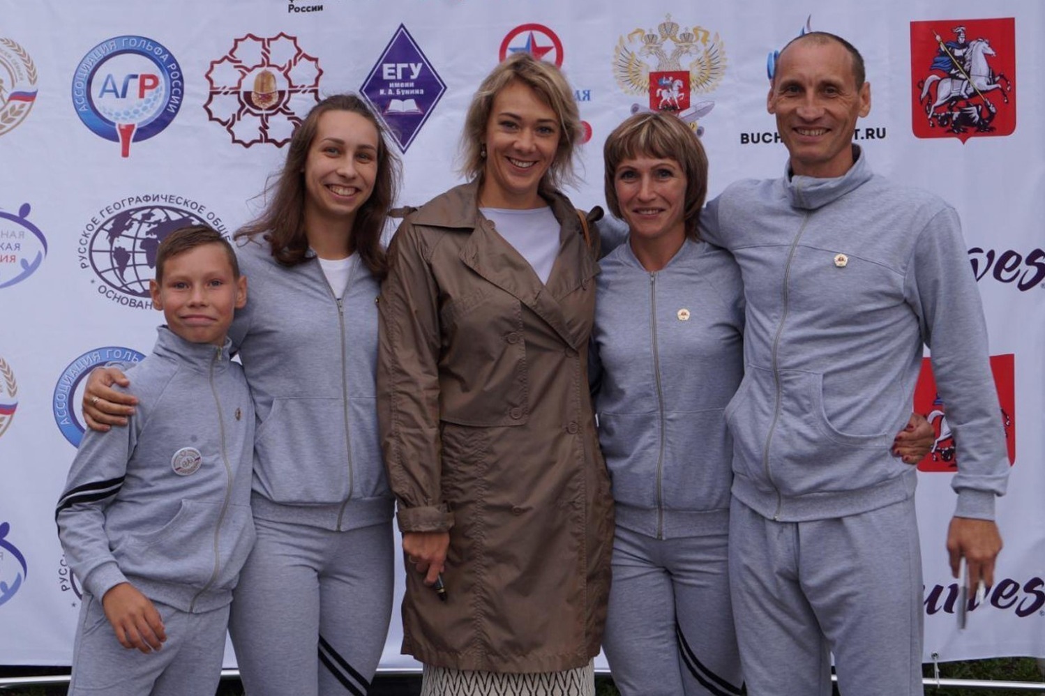 Семья Ситниковых с Олимпийской чемпионкой по биатлону Ольгой Зайцевой на фестивале в Москве, 2017 год