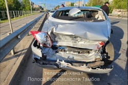 В Тамбове на кольце Мичуринской-Магистральной столкнулись три авто