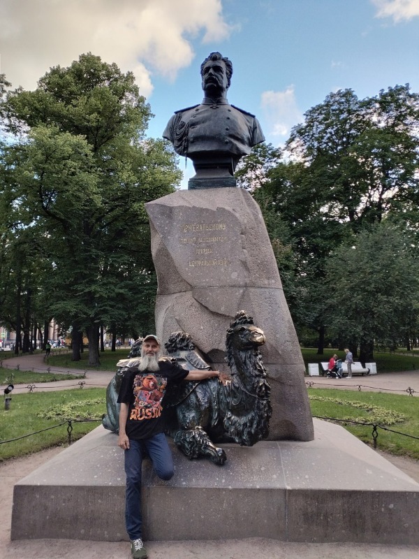 Памятник первому исследователю природы Средней Азии Николаю Пржевальскому